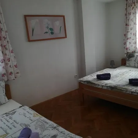 Apartment And Sidro *