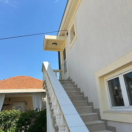 And Sidro פטרצ'אנה